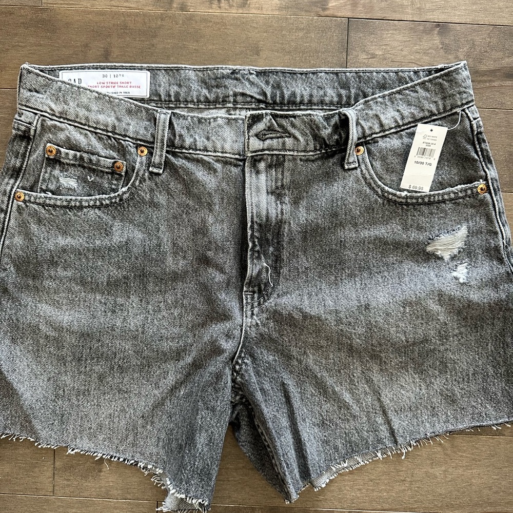 NWT GAP Low Stride Denim Shorts - size 30/10